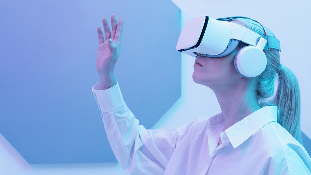 woman-wearing-virtual-reality-simulator.